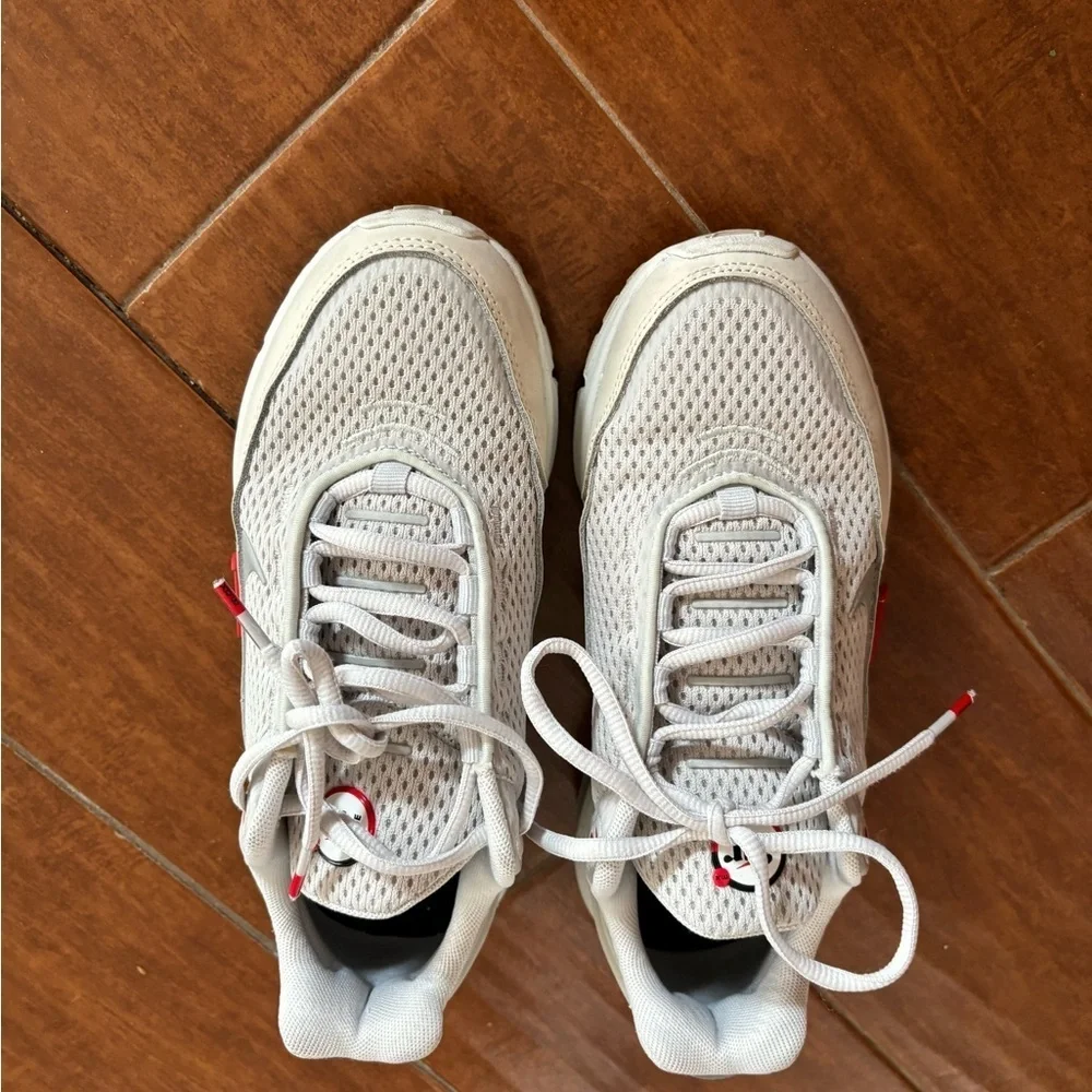 Nike Pulse Phantom sneakers
